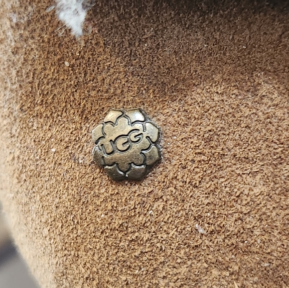 UGG - Picture 2 of 6